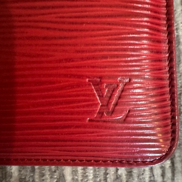 Louis Vuitton epi pochette and matching key pouch - Picture 9 of 15